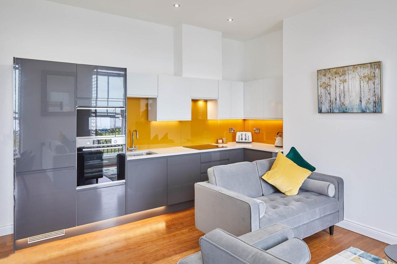 Apartment Host & - The Connell *